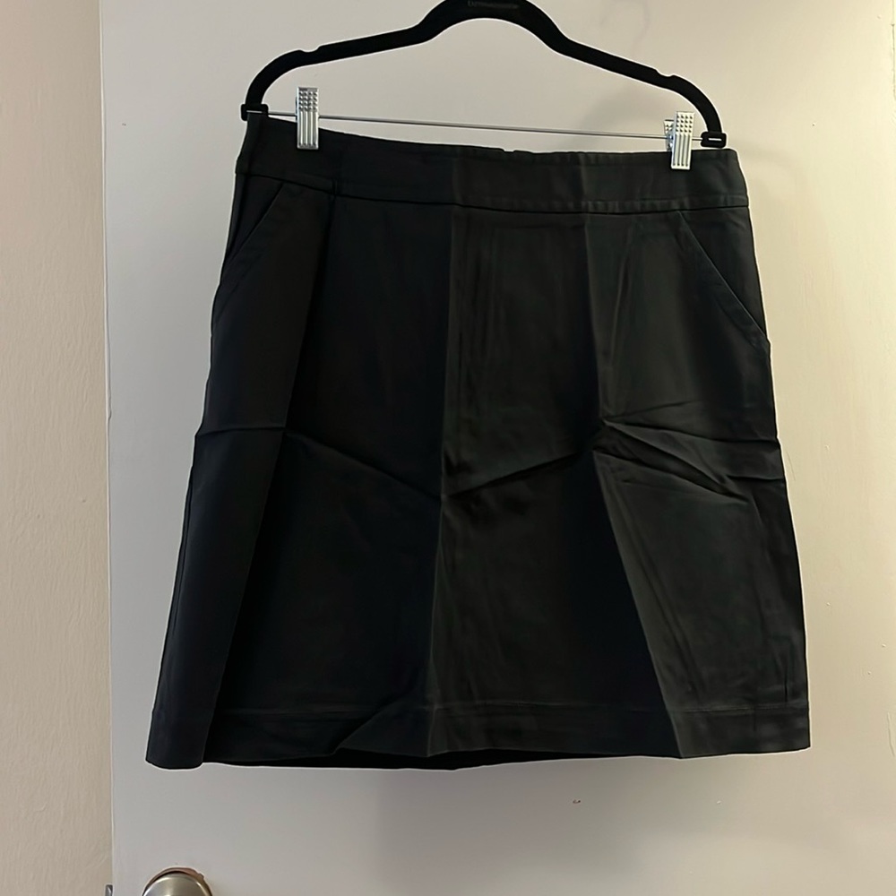 Banana Republic Stretch black skirt with pockets size 14